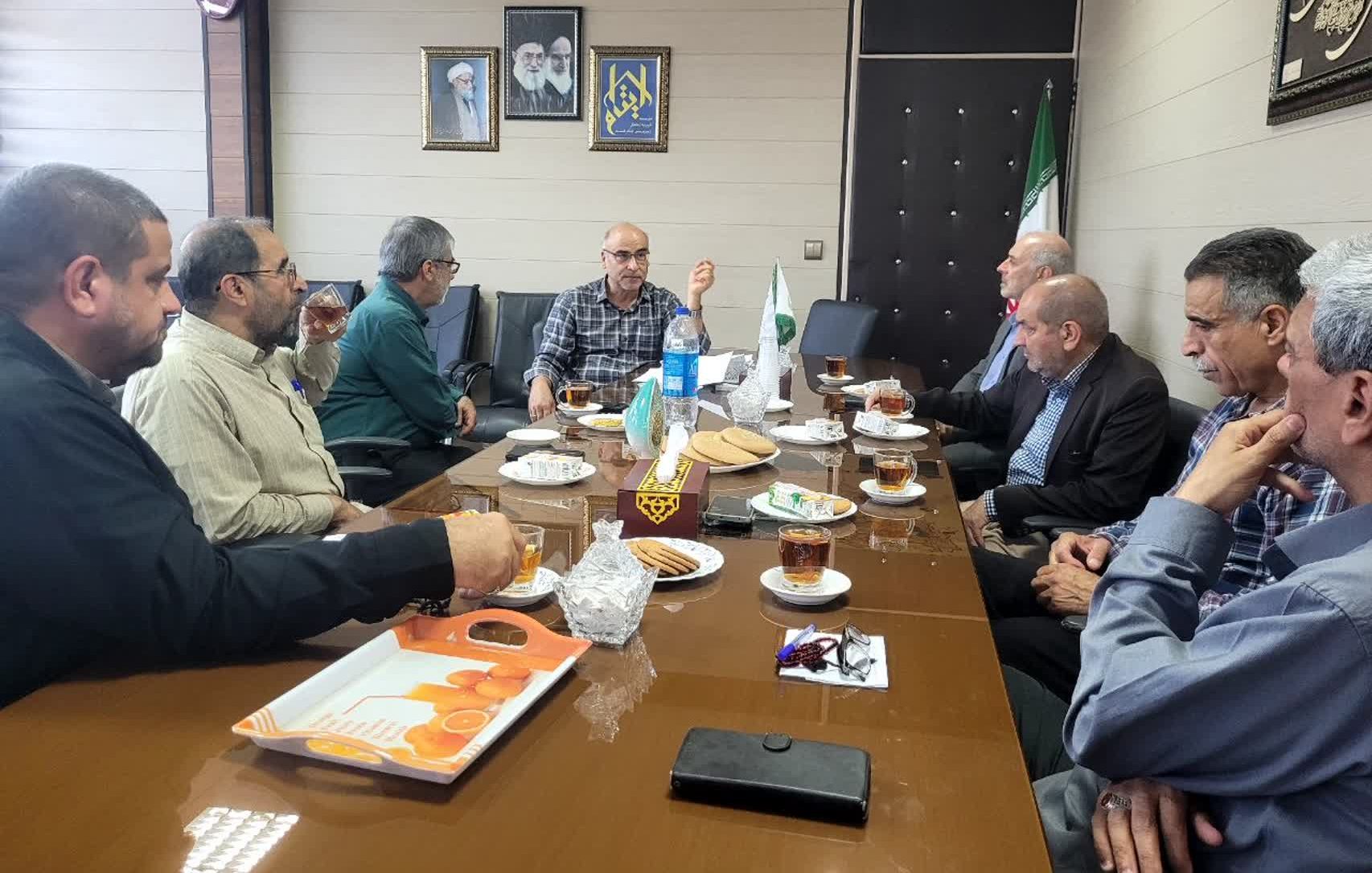 نشست مشترک مؤسسه خیریه ایتام قم با کانون بازنشستگان آموزش و پرورش و صندوق کارگشا