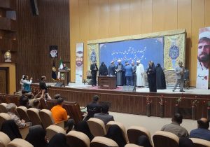 تجلیل از مدیرعامل مؤسسه خیریه ایتام قم در نشست هم‌اندیشی تشکل‌های مردم‌نهاد استان